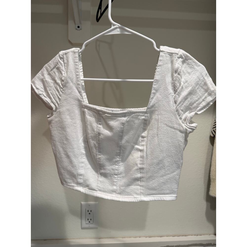 Hollister Women's White Cropped Blouse Smocked Size Small‎